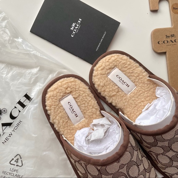 BNWT COACH Jacquard Slippers / Slides Size 8 - Picture 3 of 10